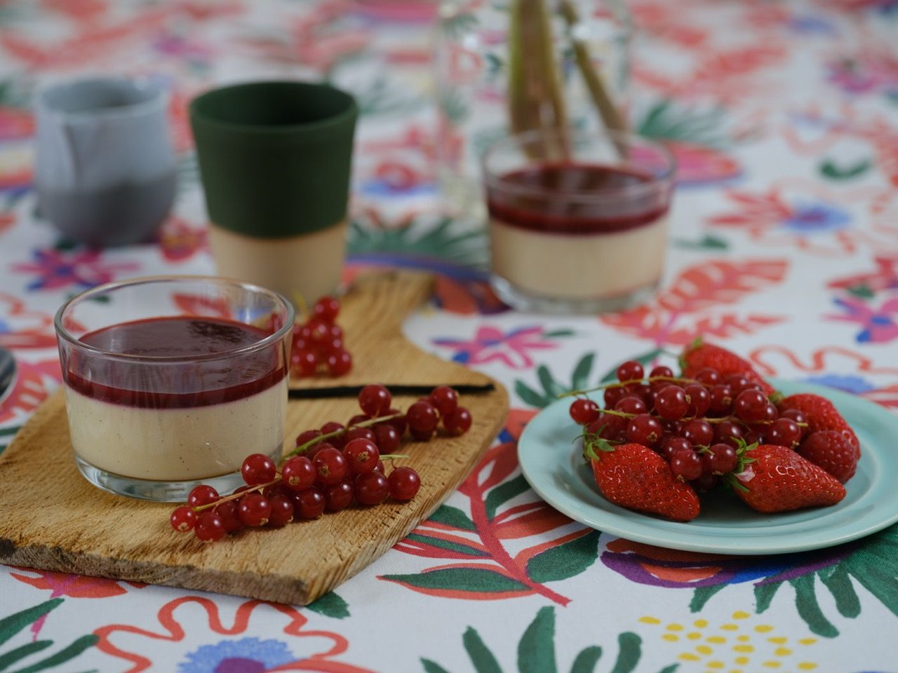 Panna cotta au coulis de fruits rouges par La Manufacture Végétale Panna cotta au coulis de fruits rouges par La Manufacture Végétale
