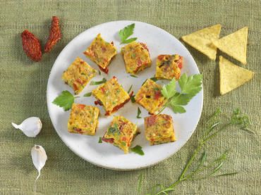 Tortilla de chips aux tomates séchées et poivron Tortilla de chips aux tomates séchées et poivron