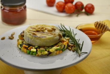 Palets de fromages aux légumes et aux miels de forêt et de châtaignier Palets de fromages aux légumes et aux miels de forêt et de châtaignier