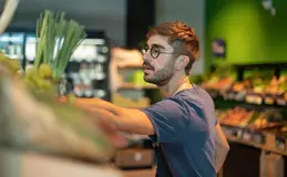 312-biocoop-marseille-les-bonnes-graines-magasin-bio-fruit-legume-equipe-saison.webp