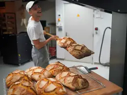312-biocoop-marseille-les-bonnes-graines-magasin-bio-pain-croustillant-local-boulangerie.webp